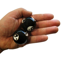 Qui Gong Kugel Paar Yin & Yang schwarz ca. 3,7 cm