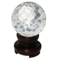 Feng Shui Kristallkugel 60mm facettiert auf Holzsockel