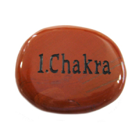 Schmeichelstein chakraaktiv mit Gravur 1. Chakra Roter Jaspis