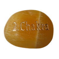 Schmeichelstein chakraaktiv mit Gravur 2. Chakra Orangencalcit