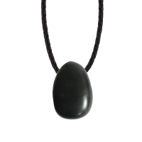 Schungit Shungit Anhänger gebohrt ca. 2,5cm mit Lederband, Täschchen & Zertifikat