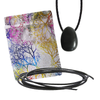 Schungit Shungit Anhänger gebohrt ca. 2,5cm mit Lederband, Täschchen & Zertifikat