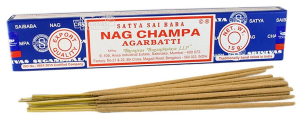 Räucherstäbchen NAG CHAMPA Sai Baba GOLOKA + AMBROSIA [5-tlg SET] + Räucherstäbchenhalter + Täschchen.