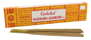 Räucherstäbchen NAG CHAMPA Sai Baba GOLOKA + AMBROSIA [6-tlg SET] + Räucherfeder + Räucherstäbchenhalter + Täschchen.